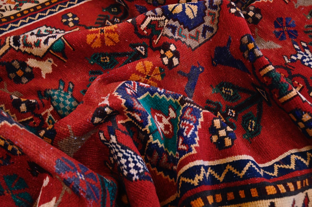 Qashqai Animal Motif Rug | 4'6" x 9'5" | c. 1950s–1960s