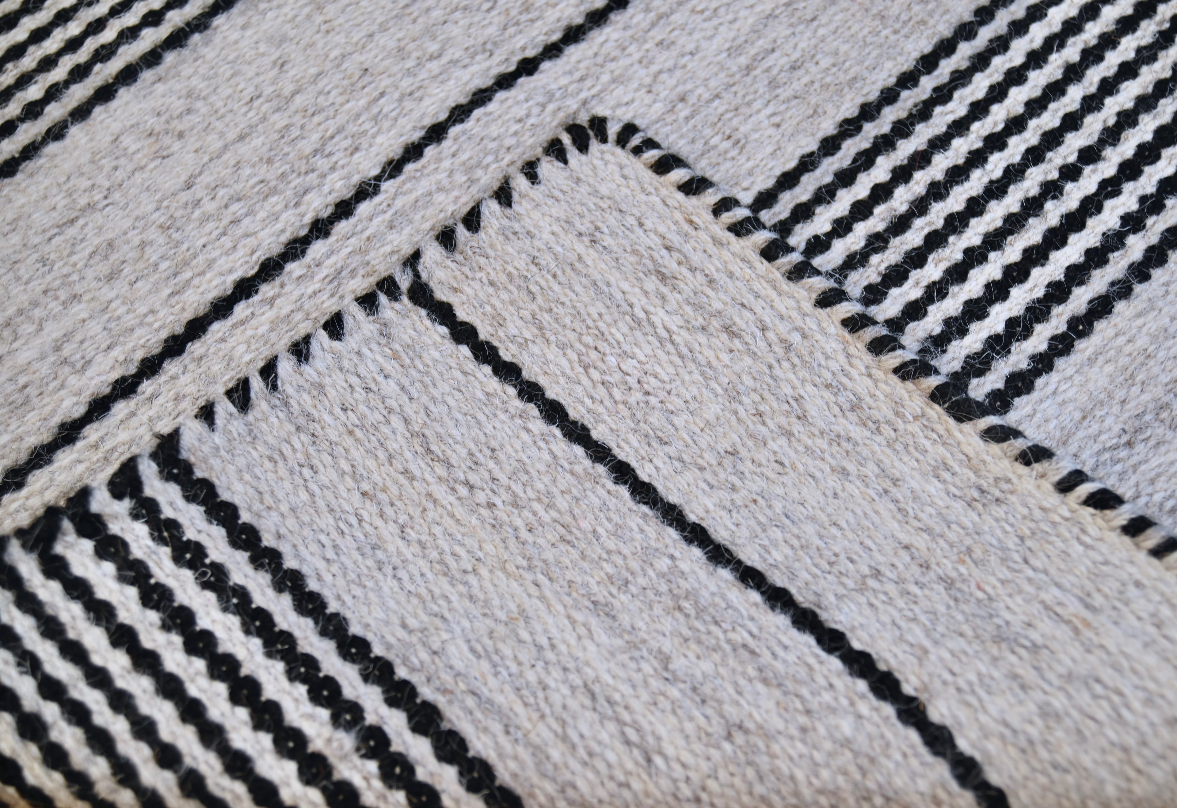 Modern Minimalist Striped Flatweave | 2'4" x 4'7" | Contemporary