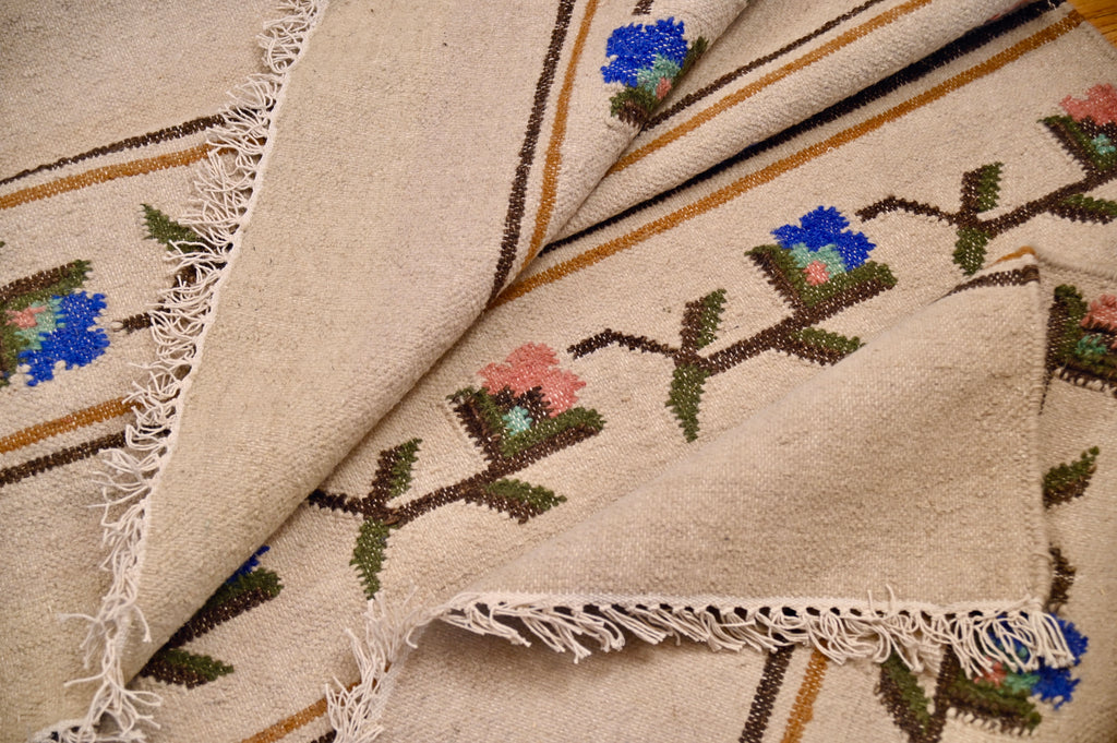 Floral Chain Kilim | 5'1" × 7'9" | c. 1960s–1970s