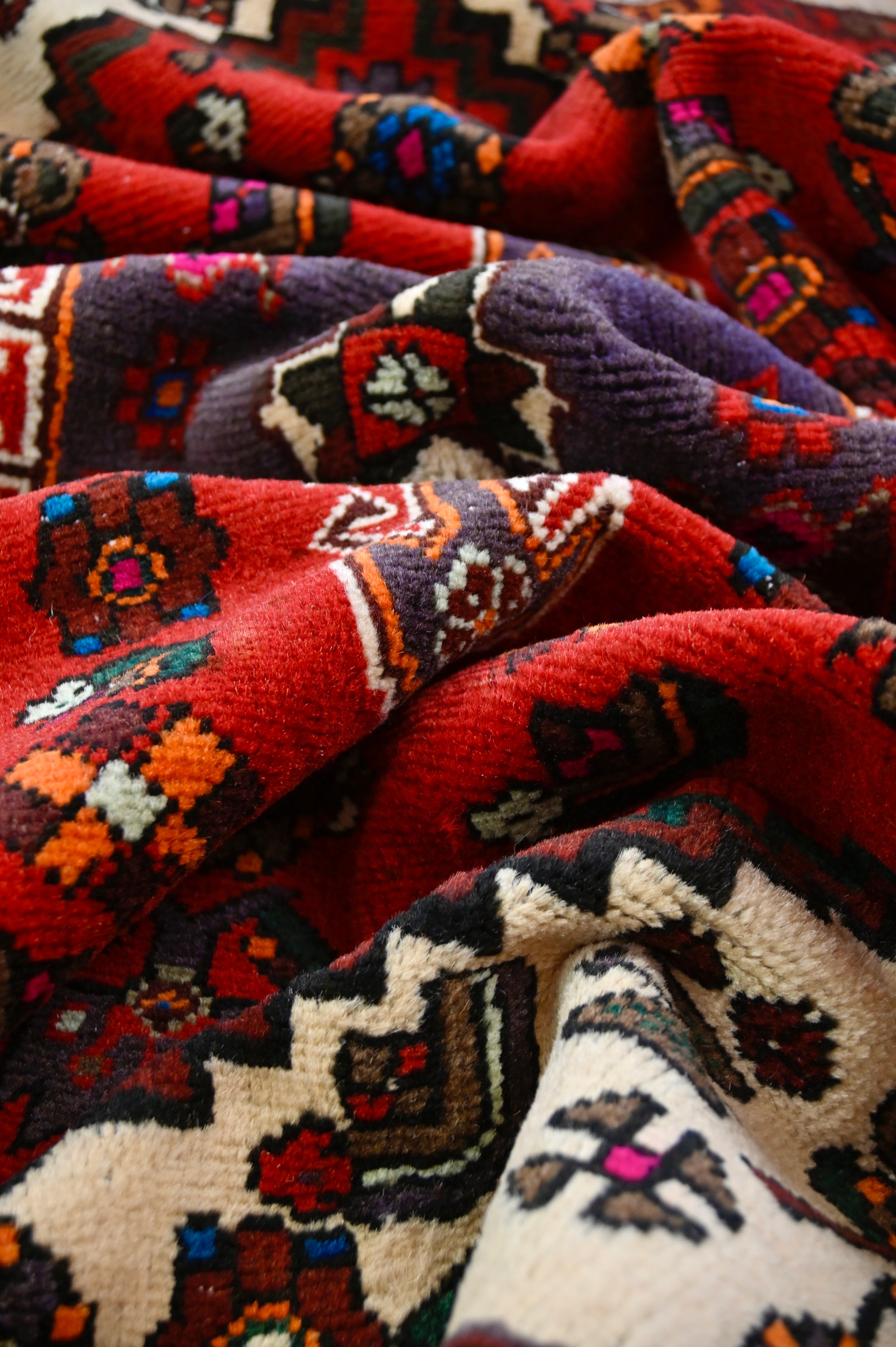 Qashqai Tribal Rug with Ivory Spandrels | 3'1" x 4'10" | c. 1940s–1950s