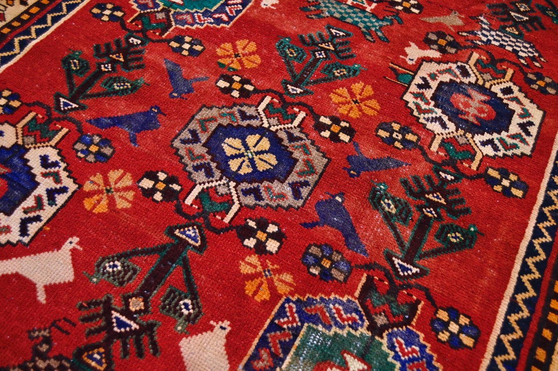 Qashqai Animal Motif Rug | 4'6" x 9'5" | c. 1950s–1960s