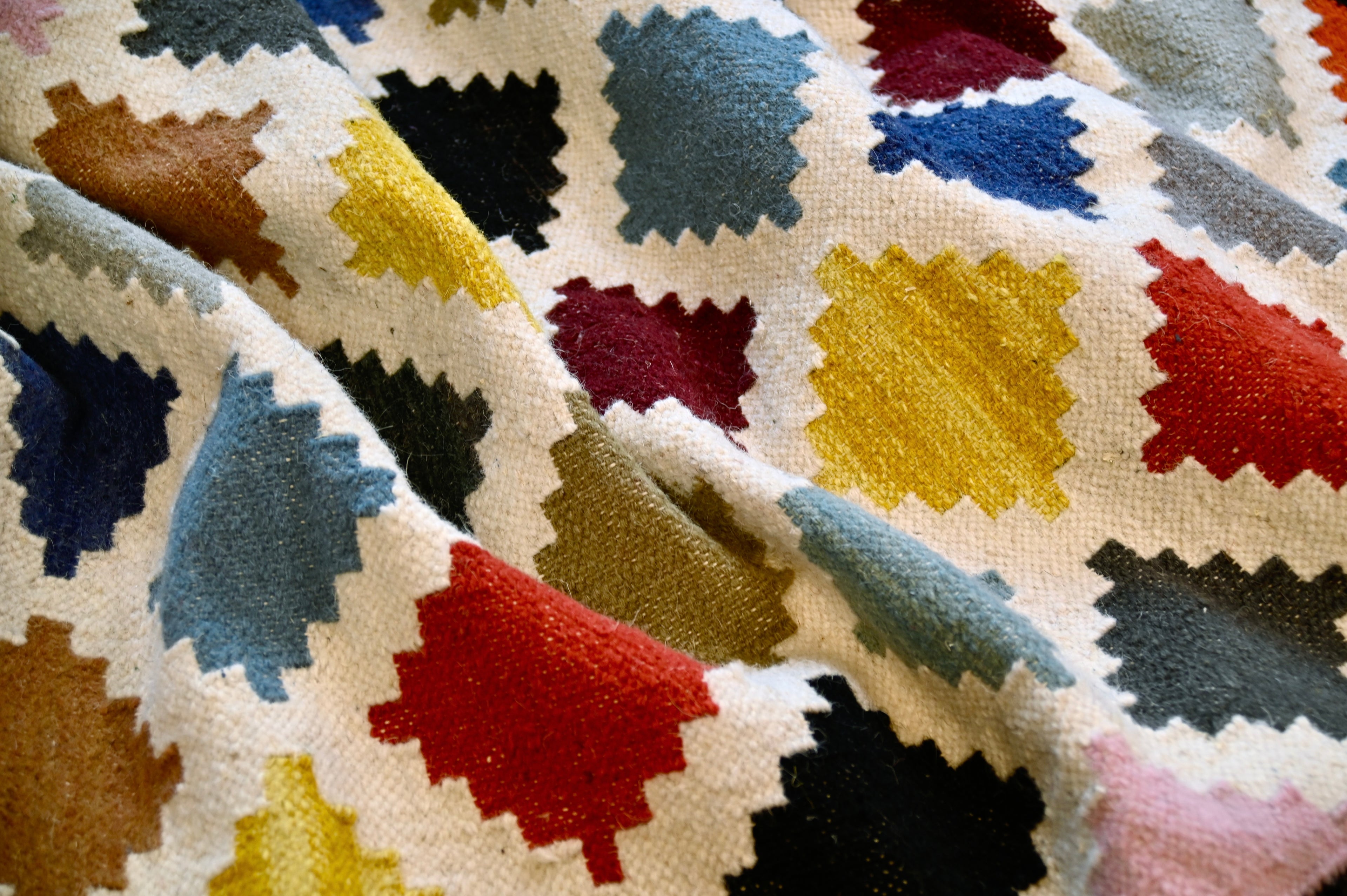 Swedish Kilim Rug | 2'8" x 4' | c. 1980s