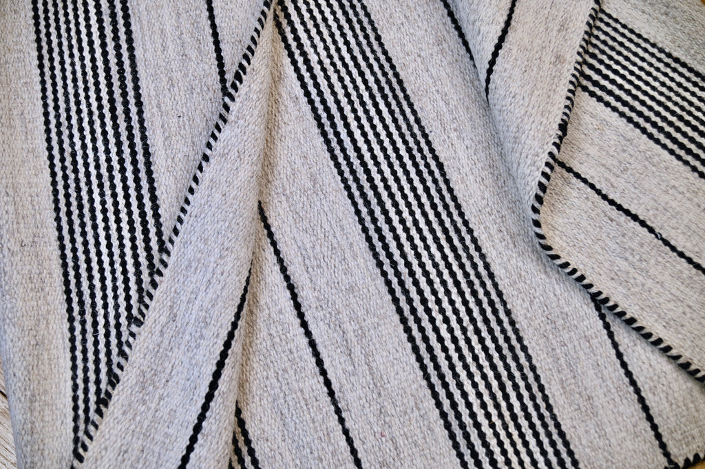 Modern Minimalist Striped Flatweave | 2'4" x 4'7" | Contemporary