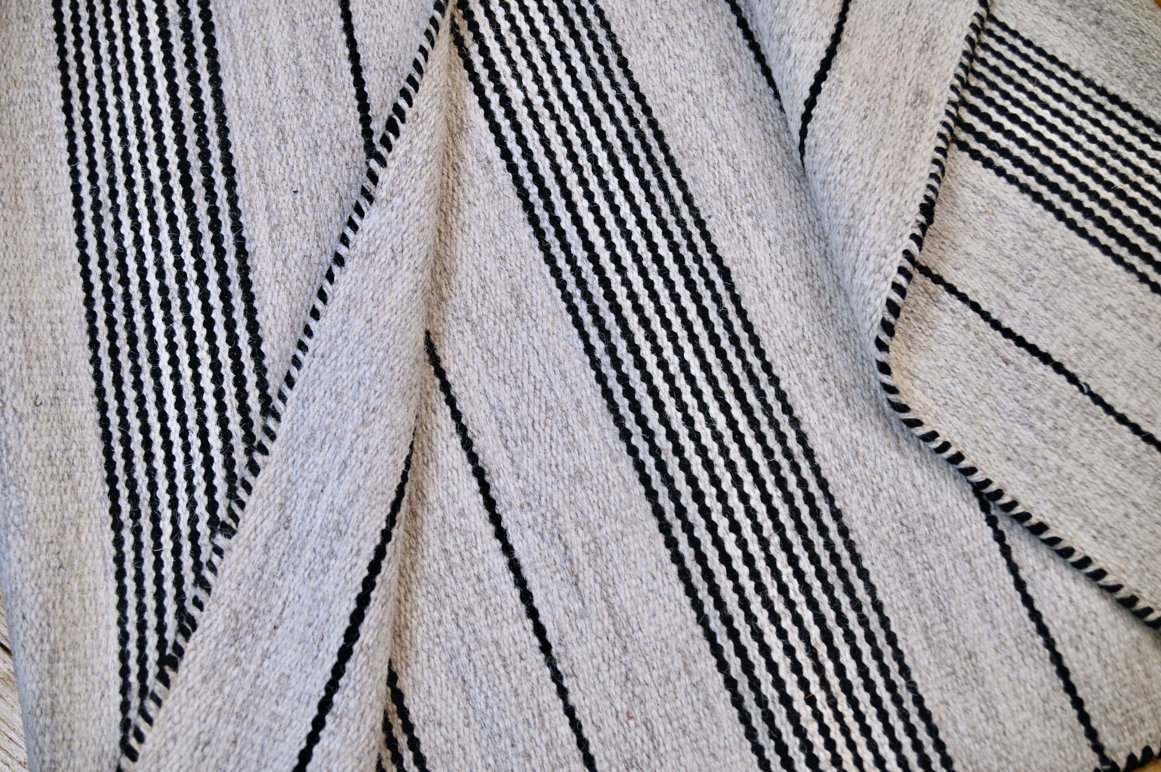Modern Minimalist Striped Flatweave | 2'4" x 4'7" | Contemporary
