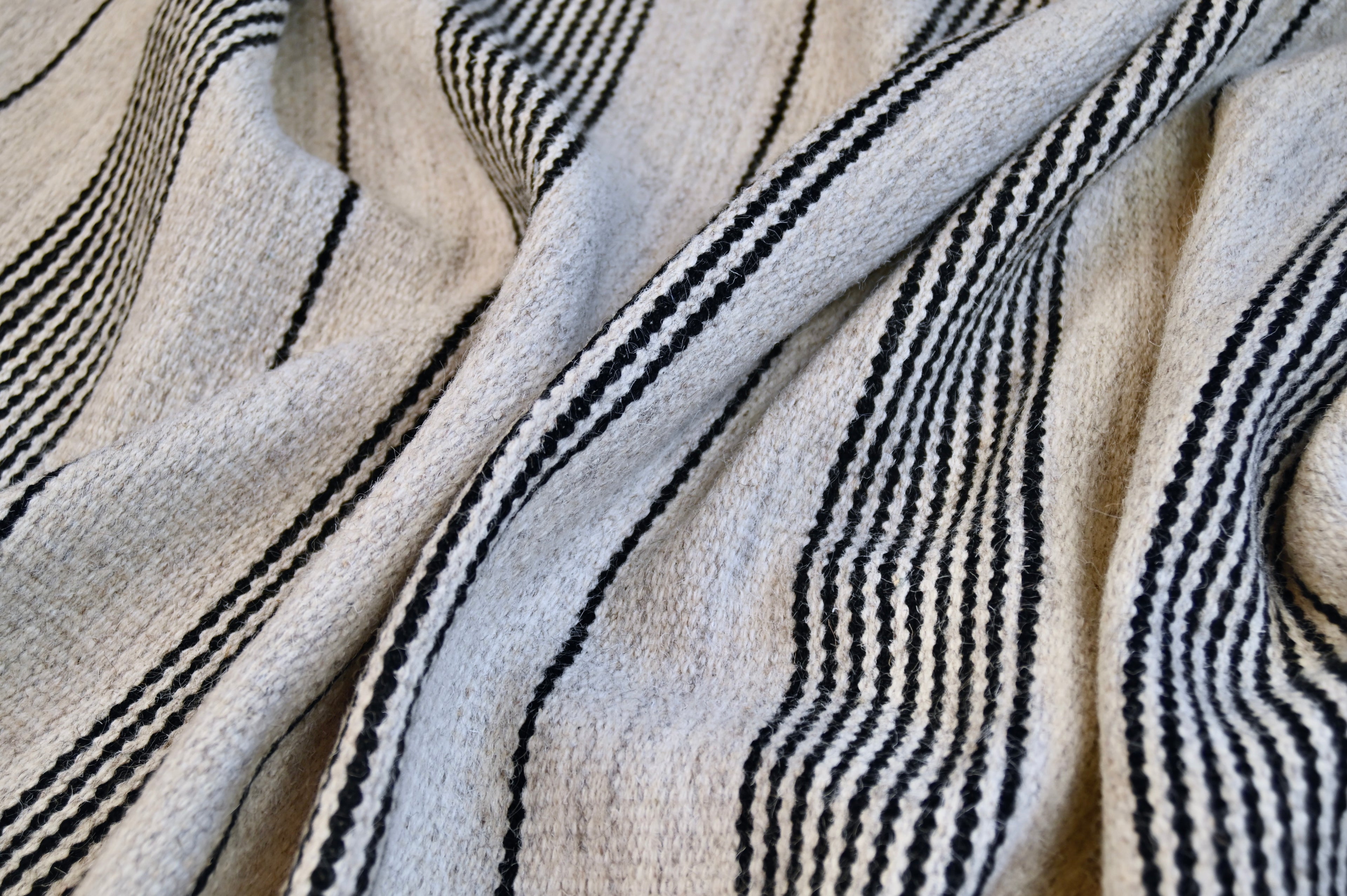 Modern Minimalist Striped Flatweave | 2'4" x 4'7" | Contemporary